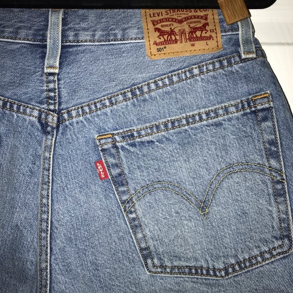 Leviโs 501 Jean Shorts - Picture 3 of 5